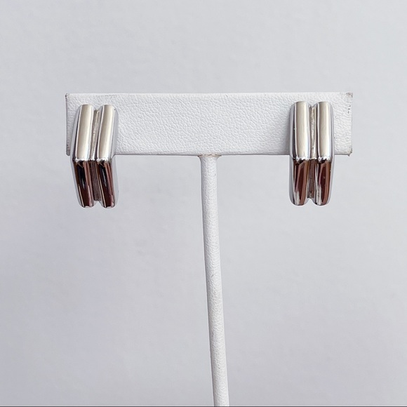 Monet Silver Tone Ribbed Pyramid Clip On Classic Earrings 1” - Picture 8 of 13